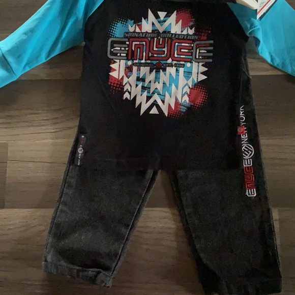 Clothes - Picture 2 of 4